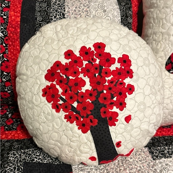 Quilt package includes one-of-kind quilt, bolster, 2 pillows. - Picture 3 of 7